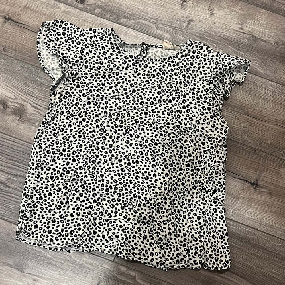 Size small black & white cheetah print boutique top with ruffle sleeves